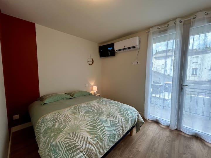“Croix” - Chambre Privée Avec Salle D’eau Partagée - Parthenay