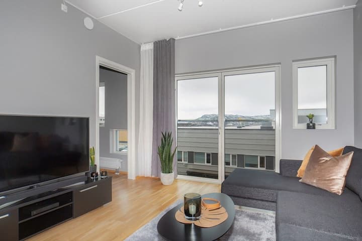Luxury City Center Apartment With Mountain Views - Alta