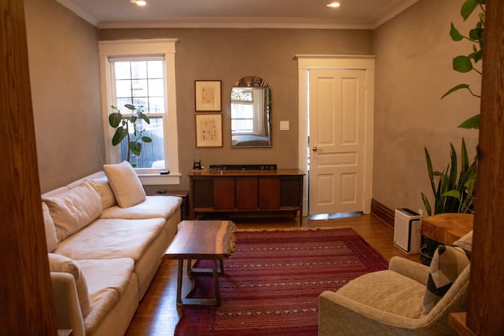 Elegant Historic Oasis In Unbeatable Location - Toronto