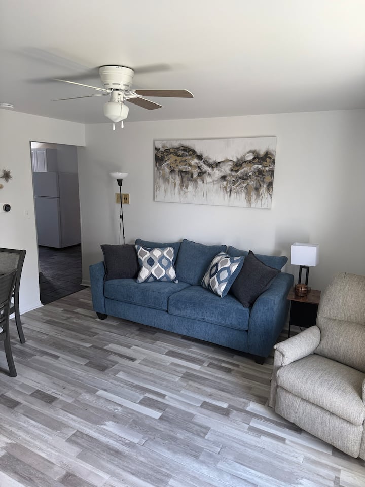 Unit -#5 Cozy 1 Bedroom - Bay City