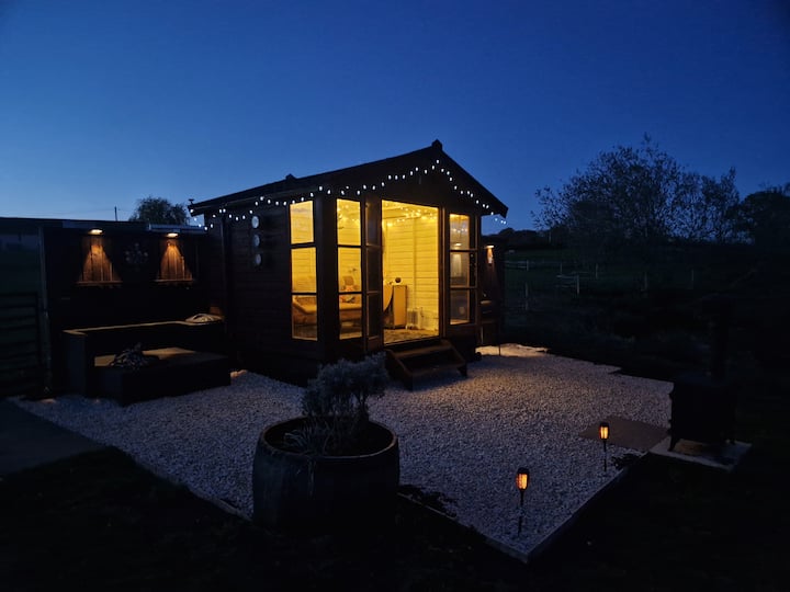 Pool View Hut - United Kingdom