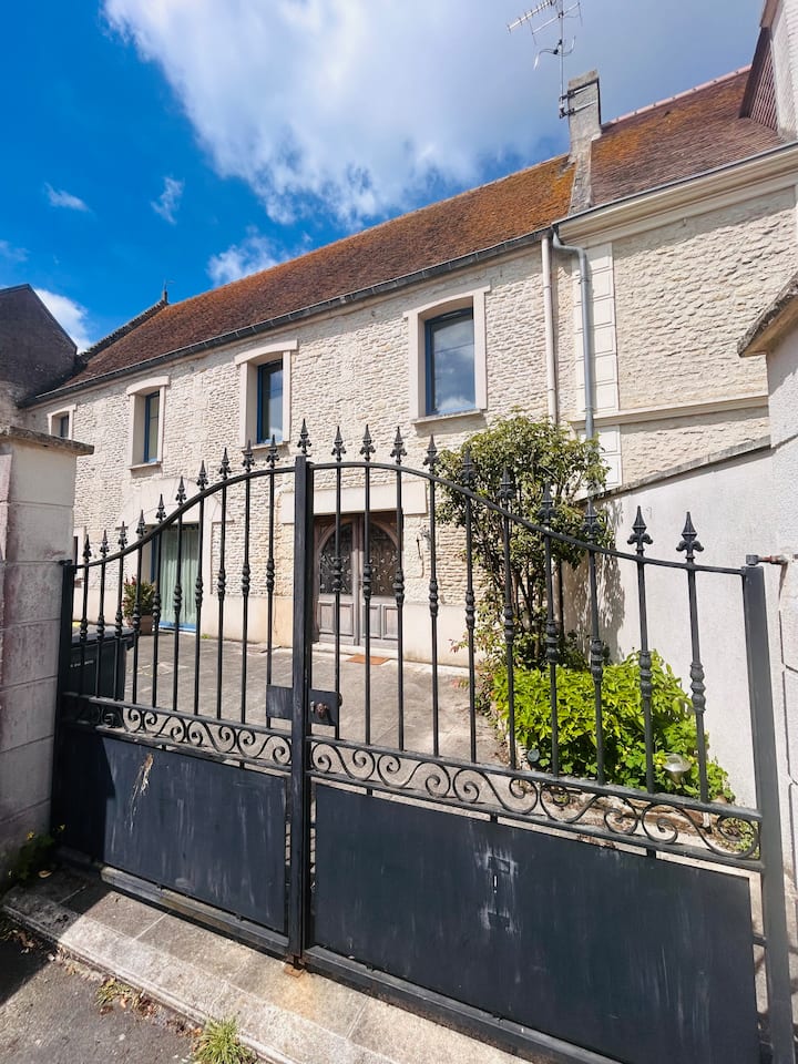 Grande Maison En Pierres - Proche Mer - Famille - カブール