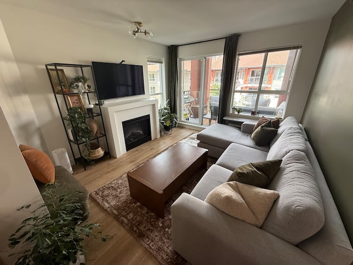 Stylish Cozy Condo In The Heart Of Downtown - Kelowna