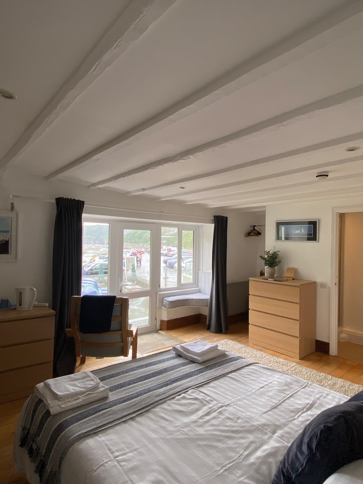 Felingog at 35 - Room 1