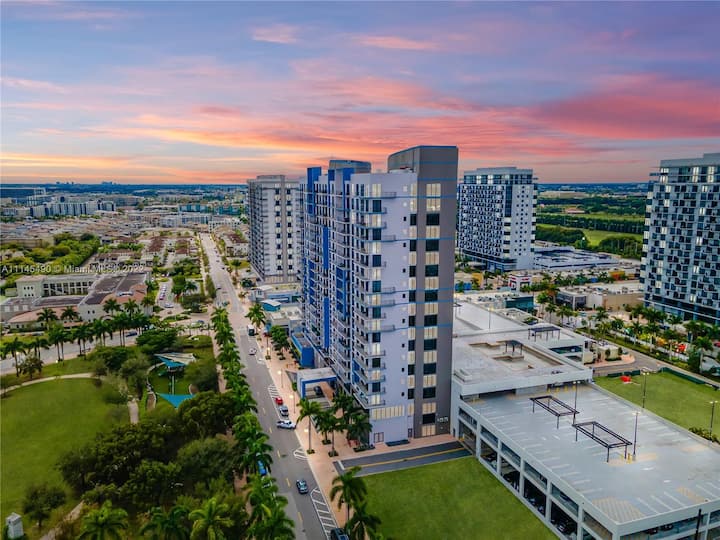 Studio 1king Size Bed 1 Bath 1 Parking - Doral, FL