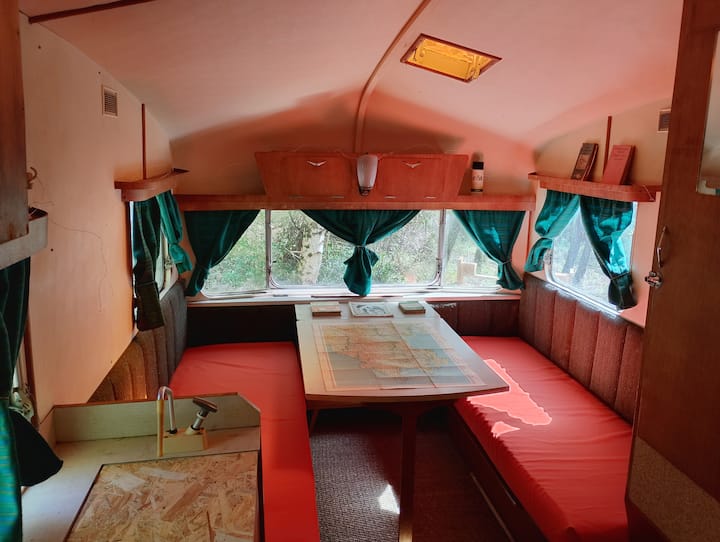 Vintage 70s Caravan Off-grid With Rainwater Shower - Charente