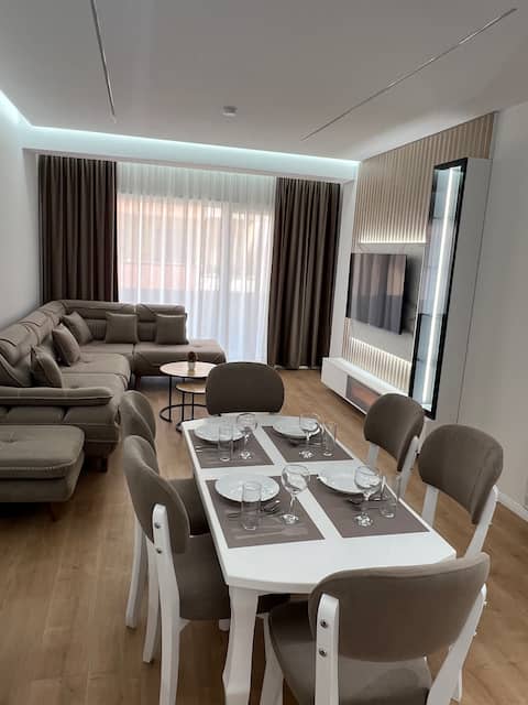 Top Airbnb: Skyline Apartment in Njësia Bashkiake Nr. 11