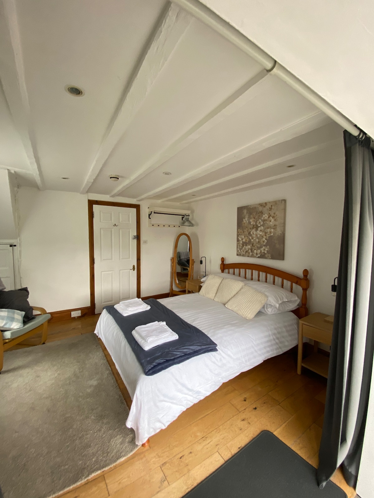 Felingog at 35 - Room 3