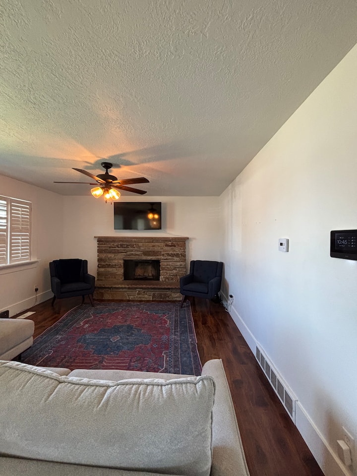 Cozy Utah Valley Home - Provo