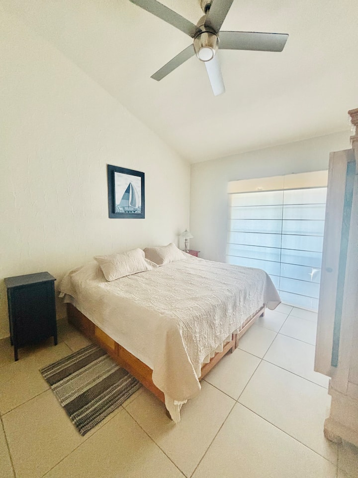 Cama queen con baño privado 