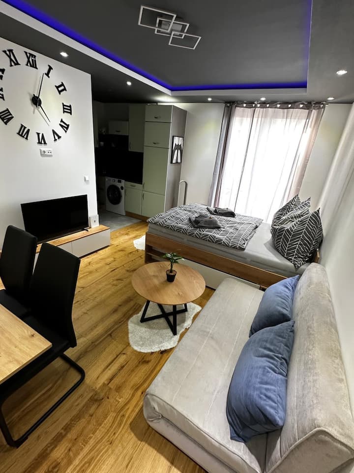 Moderne City Garconniere 1-6 Monate - Salzbourg