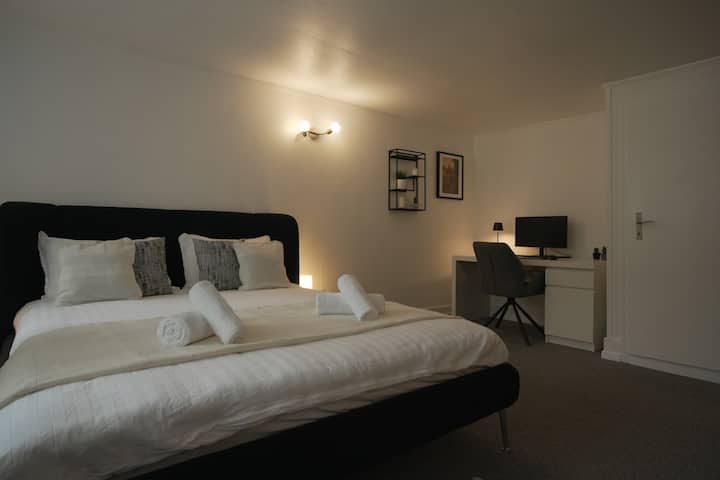 Modern Suite + Aare View | Heart Of Old Town I - Thun