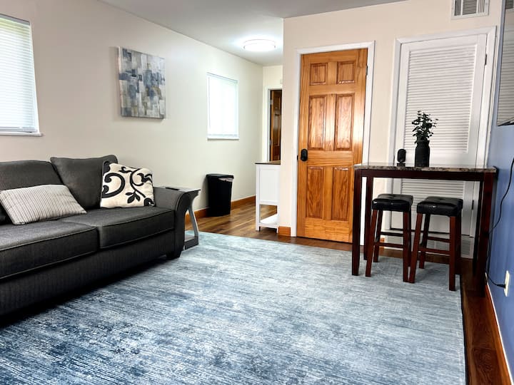 Cozy Columbus 1br W/wrkspace, Full Kitchen & Wi-fi - Columbus, OH