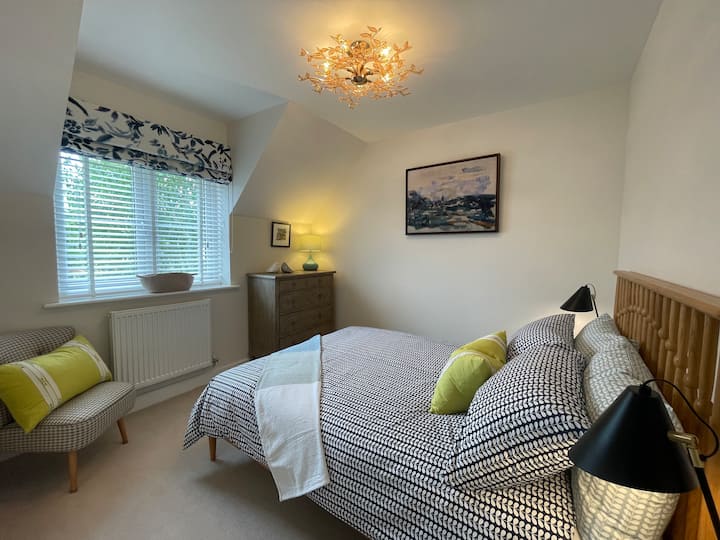 Acogedora habitación doble, perfecta para relajarse después de un día explorando Hampshire