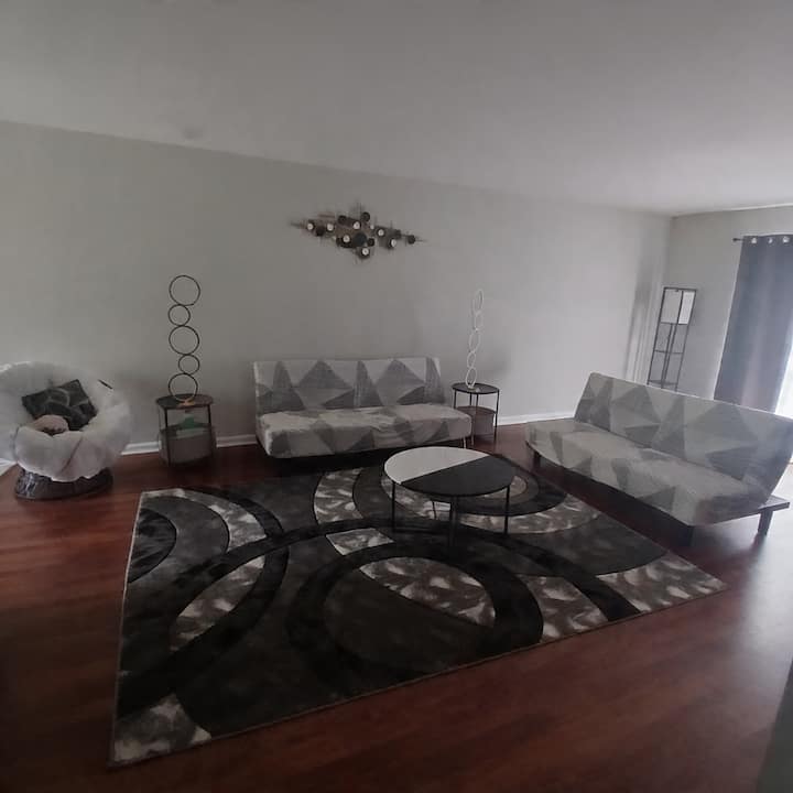 3-bedroom Townhouse W/garage&balcony In Torrington - Connecticut