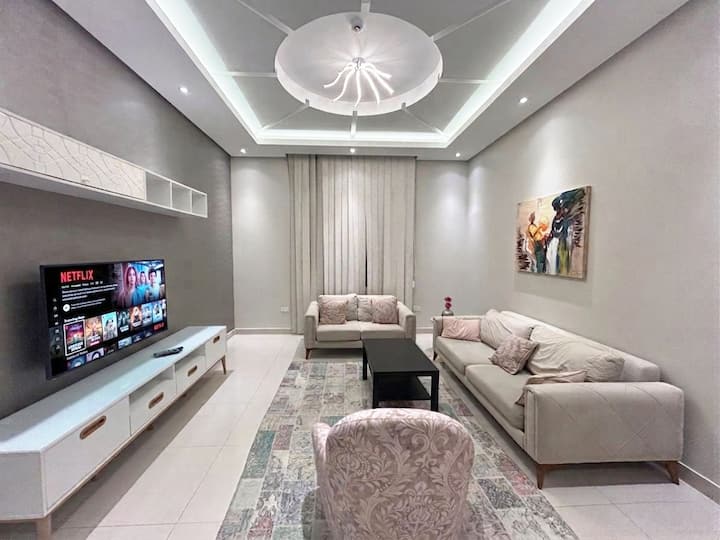 Luxury Flat Amwaj Islands | 2bedrooms | Pool & Gym - Bahrain