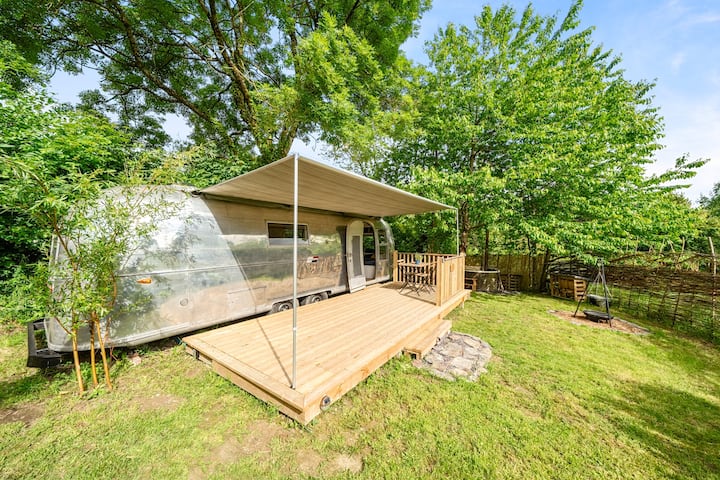 Luxury Cherry Orchard Airstream With Hot Tub - Saint Dogmaels