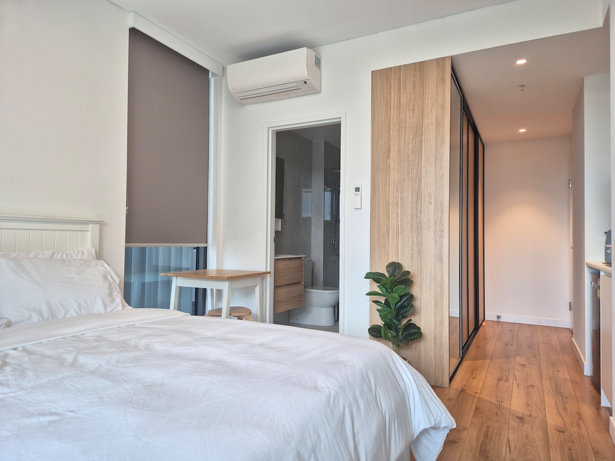 Studio Room