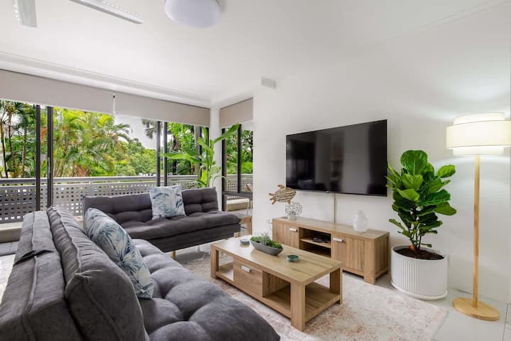 Easy Stay | Family Friendly, Pool, Esplanade Views - Cairns Airport