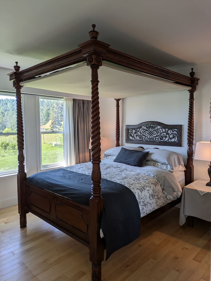 The Hummingbird Bed And Breakfast On Mayne Island - Pender Island