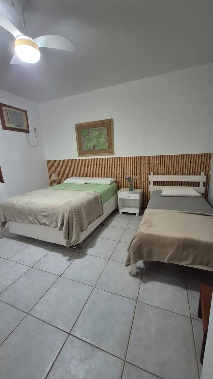 Schlafzimmer 1