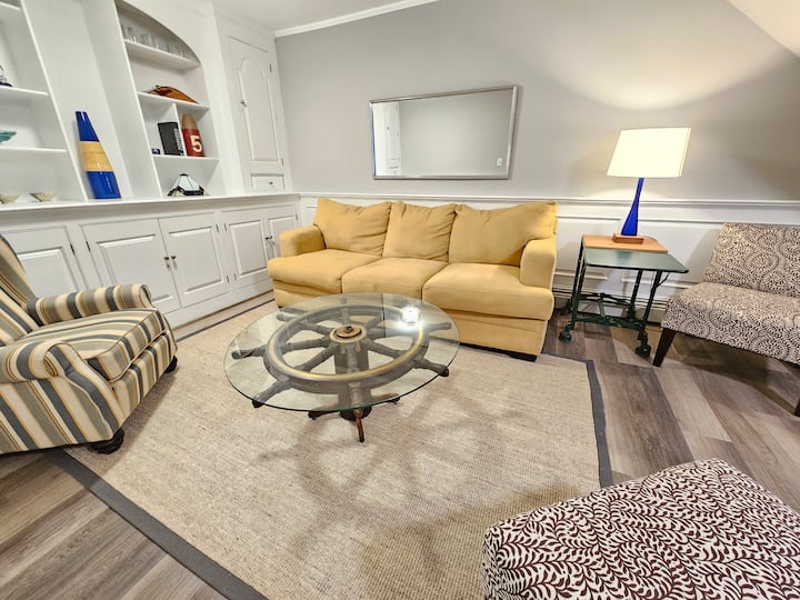 Off Main Beach Retreat - South Kingstown, RI