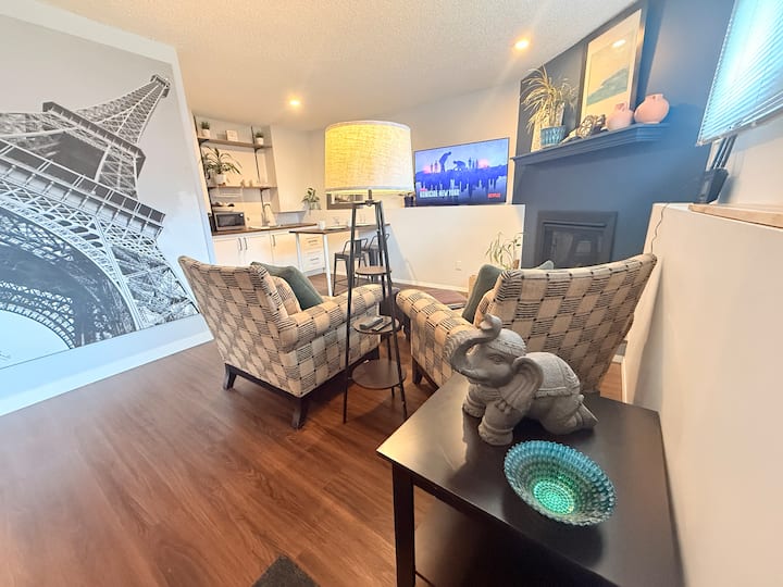 Private Suite | Comfy Stay | Dog Friendly - Airdrie