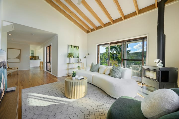4br Coastal Escape | Pool & Views | Tascott - Gosford