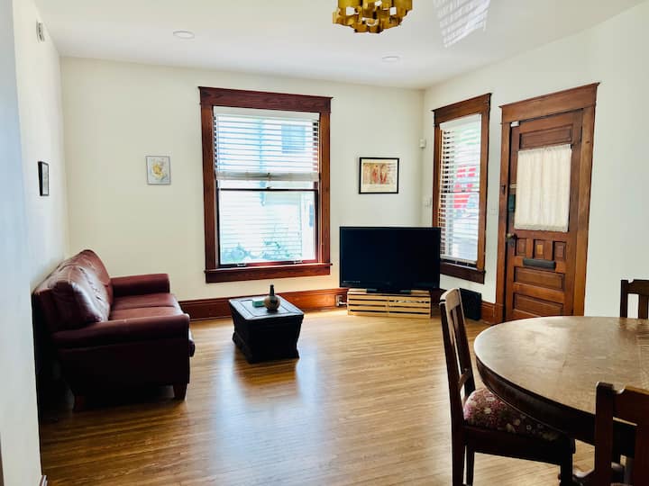 Historic Downtown Lawrence Home | Screened Porch - Lawrence, KS