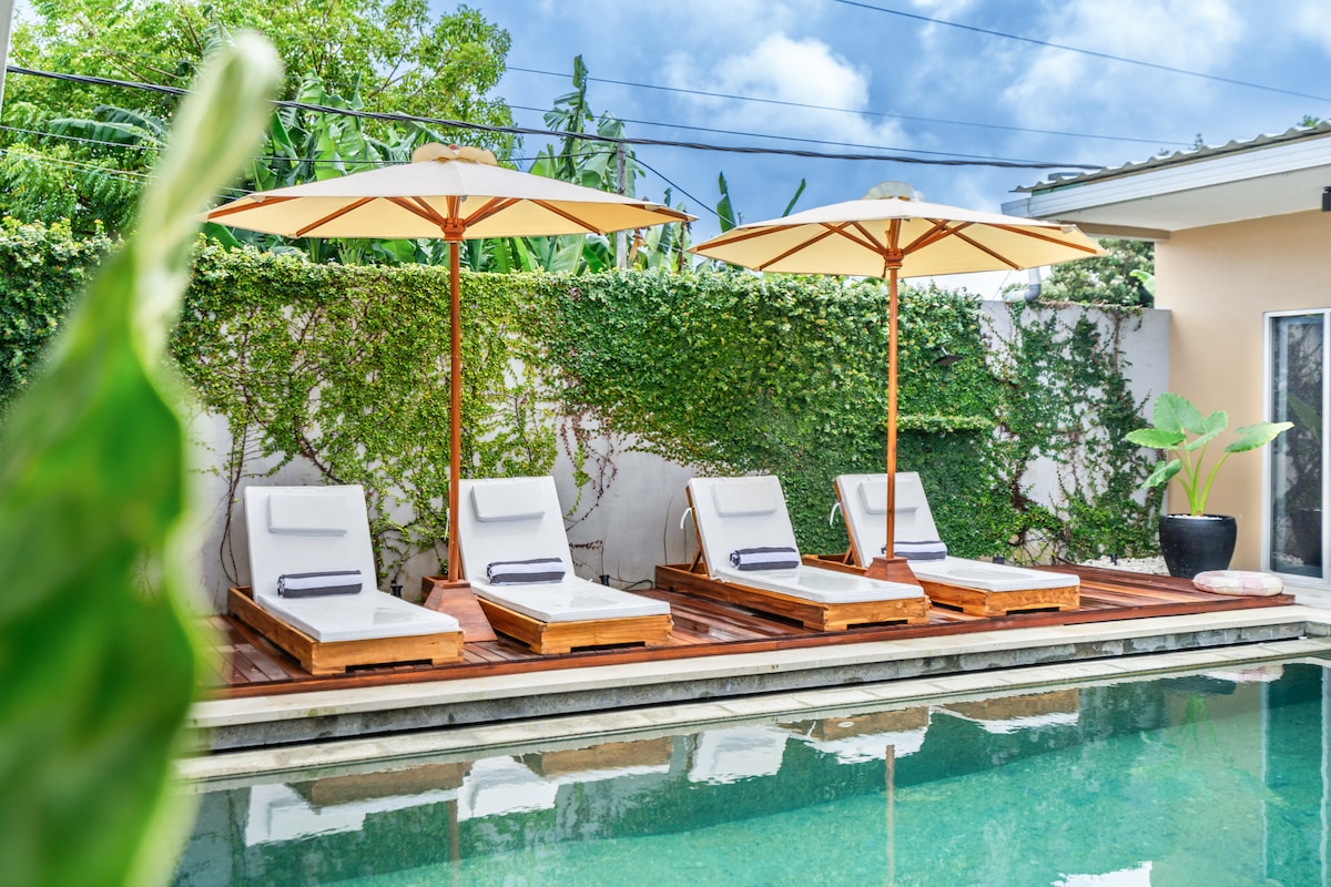 Home in South Kuta · ★New · 4 bedrooms · 4 beds · 4 private baths, Airbnb-Vergleich