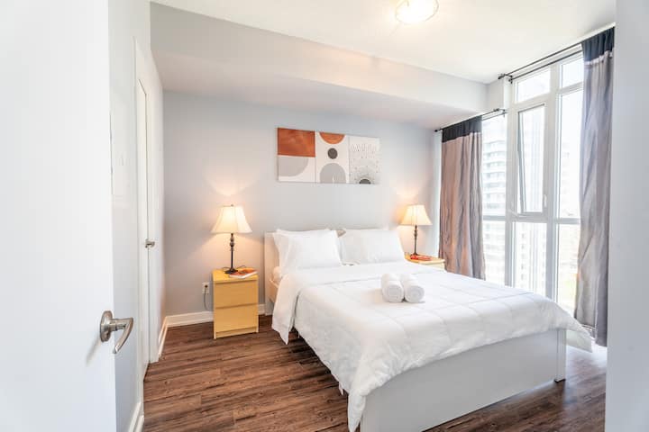 Amazing Urban Oasis Near Airport Square One - Mississauga