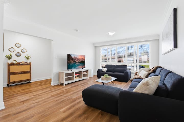 3br | 8 Min Airport | 20 Min World Cup | Sleeps 6 - Toronto