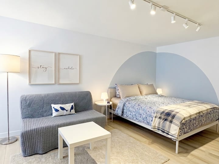 Modern Garden Level Studio | Close To Transit - Vancouver
