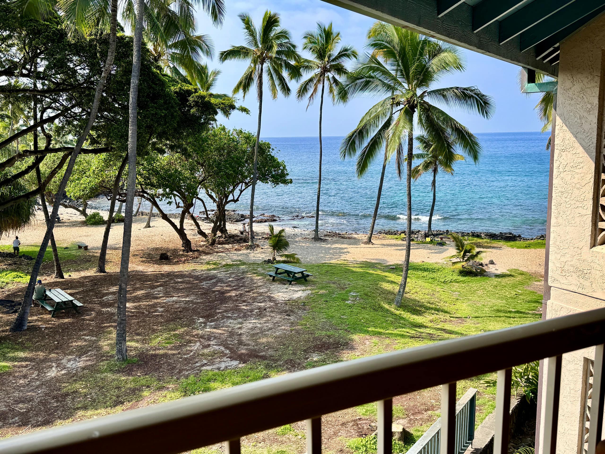 Condo in Kailua-Kona · ★4.89 · 1 bedroom · 2 beds · 1 private bath - Image 5