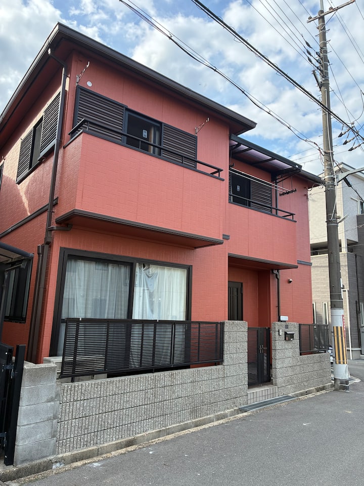 駅近５分の一棟貸し民泊。大阪と京都の中間に位置し、ご家族での周遊観光の拠点として抜群のロケーション。 - Takatsuki