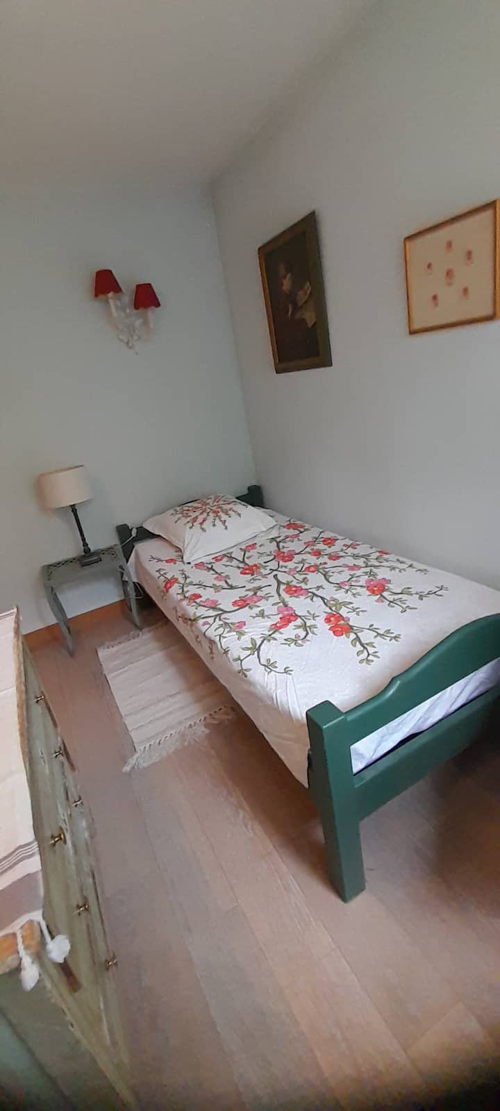 Apartmen yang cantik dan telah diubahsuai, ideal, selesa untuk 4 orang ...