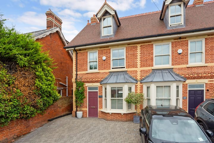 A Charming 3 Bedroom End Terrace House - Henley-on-Thames
