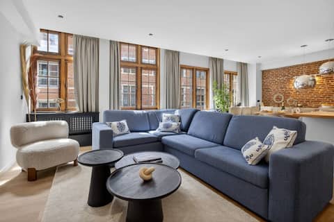 Popular Airbnb listing: Maison Grand Place by Sweett | Elegant 2BR in Quartier Du Centre Centrumwijk