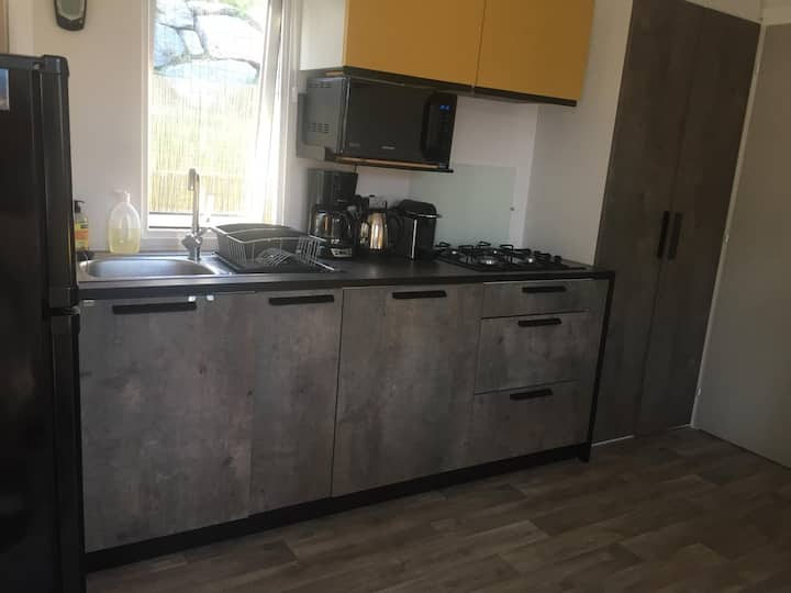 Mobil-home  Récent Dans  Un Camping Face à La Mer - Jullouville