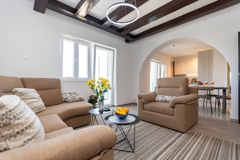 Top Airbnb: Modern Apartment Adriana Vodice - Free Parking in Grad Vodice
