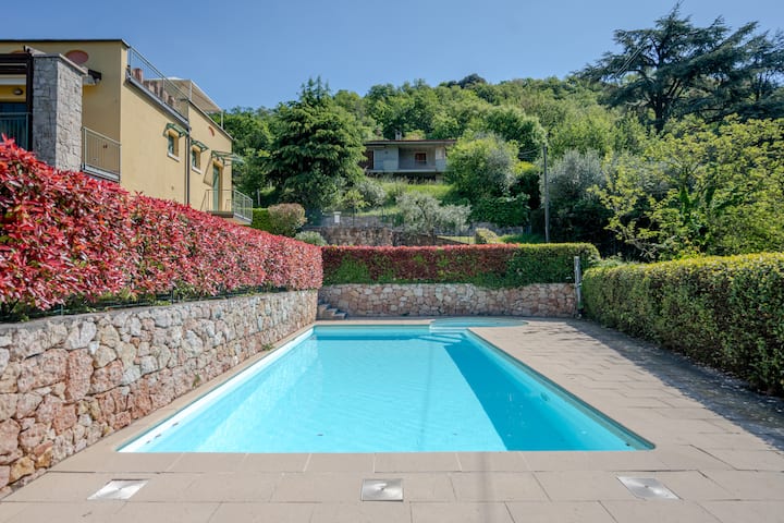 Apartmentsgarda - Volpara Essential Pool Living - Torri del Benaco