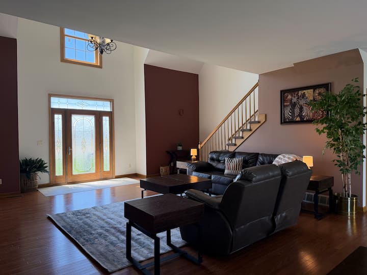 Expansive Home For Gathering & Relaxing, Sleeps 14 - Frankenmuth, MI