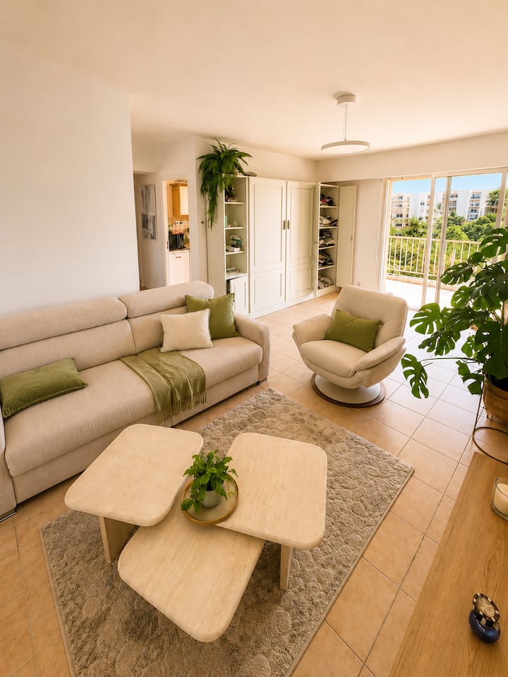 Vue Mer • Terrasse 17m² • Piscine • Parking – T2 - Antibes