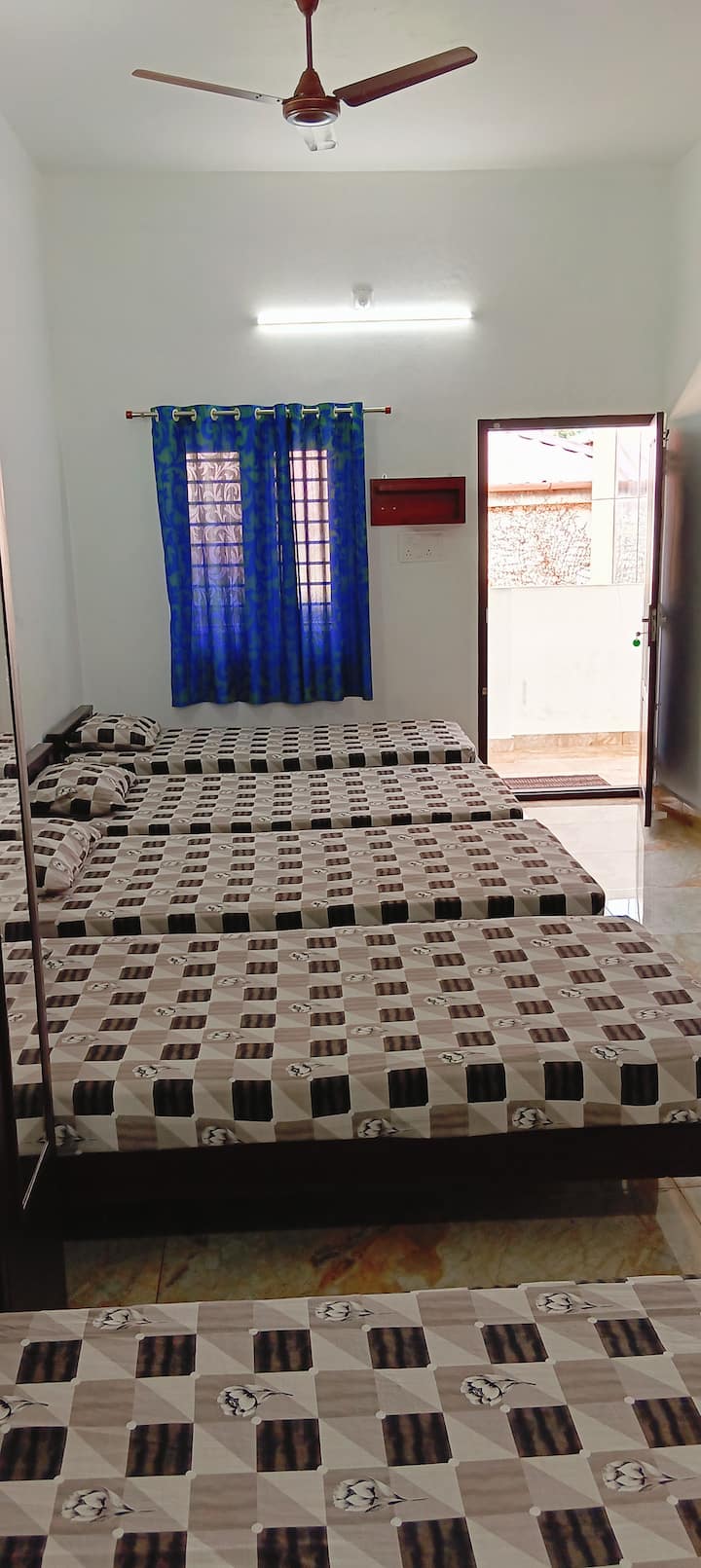 Prems Homestay - 3 Rooms On 2nd Floor (16 Beds) - Kochi