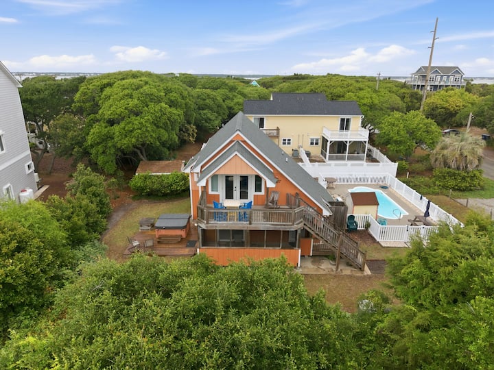 Dog-friendly Beach Home W/ Private Pool + 400 Ft - Emerald Isle, NC
