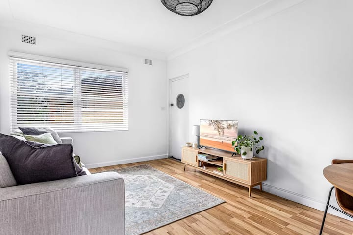 The Strand 2br | Central | Walk To Beach | Parking - Wollongong