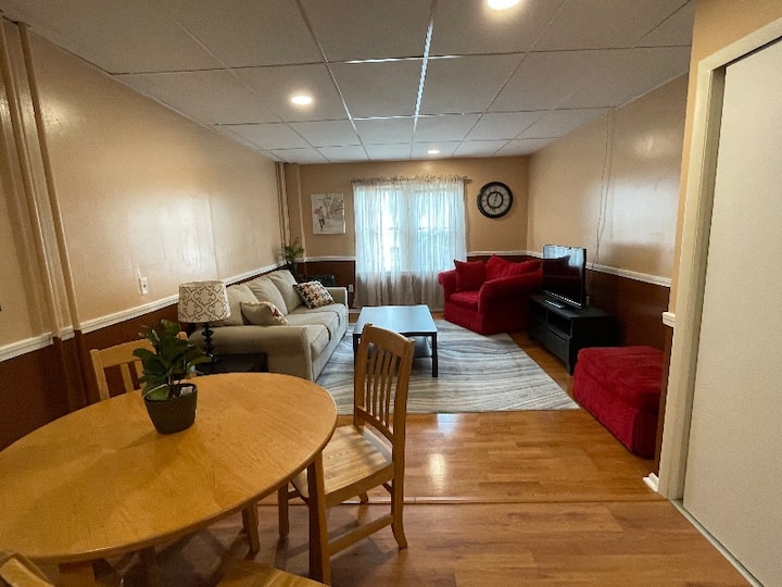 Spacious 1 Bedroom Apartment A Block Away From Rpi - Troy, NY