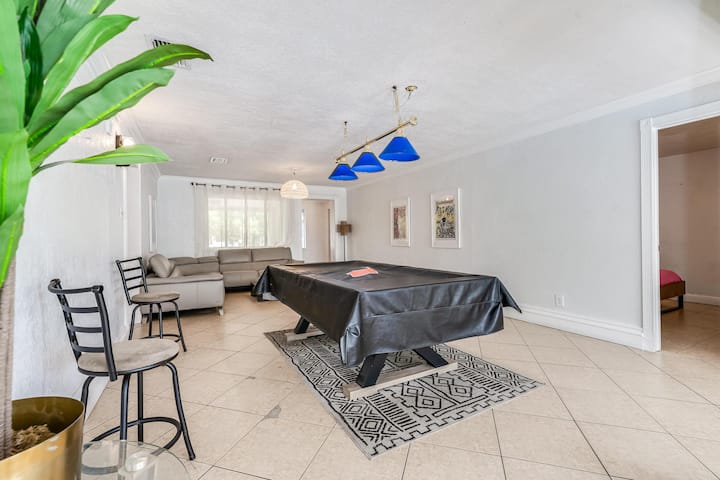 The Painted Oasis - Miami Lakes, FL