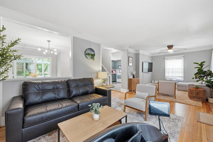 Sunroom + Massage Chair + Backyard Oasis - Omaha, NE