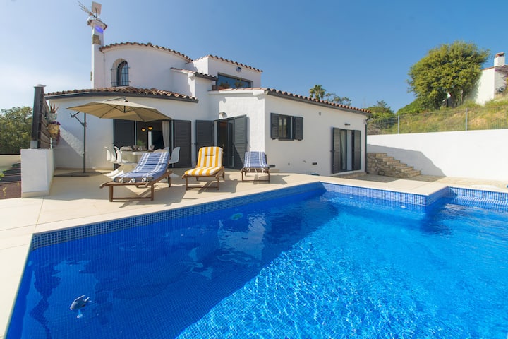 Modern 4br Villa With Private Pool & Parking - Palamós